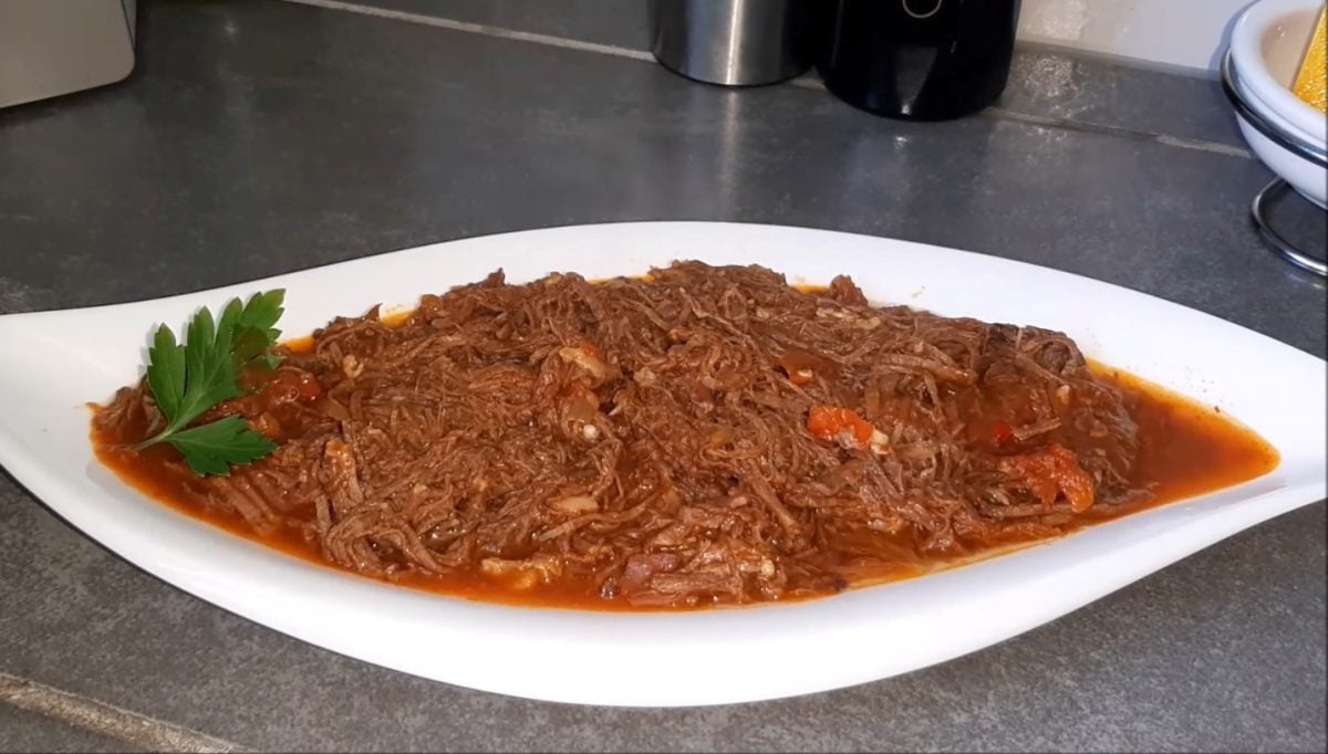 Ropa vieja a lo cubano