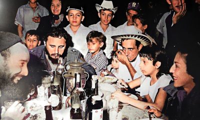 Fidel Castro cenando con los carboneros de la Cienaga de Zapata (1)