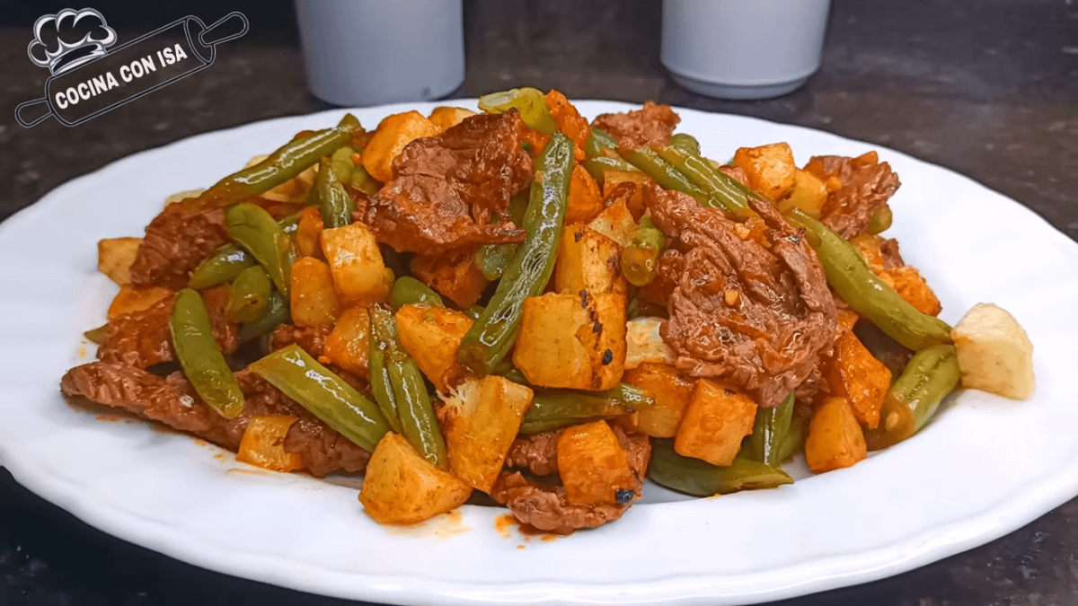 Carne en salsa con habichuelas