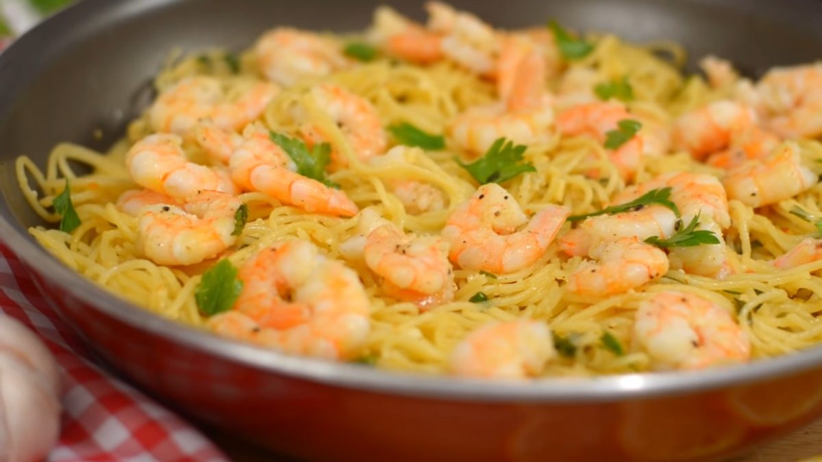 Pasta con ajo y camarones