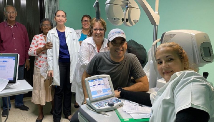 Luis Silva, Pánfilo en Vivir del Cuento, causa alboroto en una consulta médica en Cuba