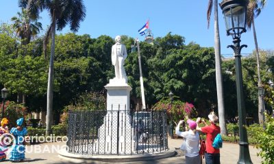 Carlos Manuel de Cespedes iniciador de la guerra de los 10 anos estatua en la Plaza de Armas