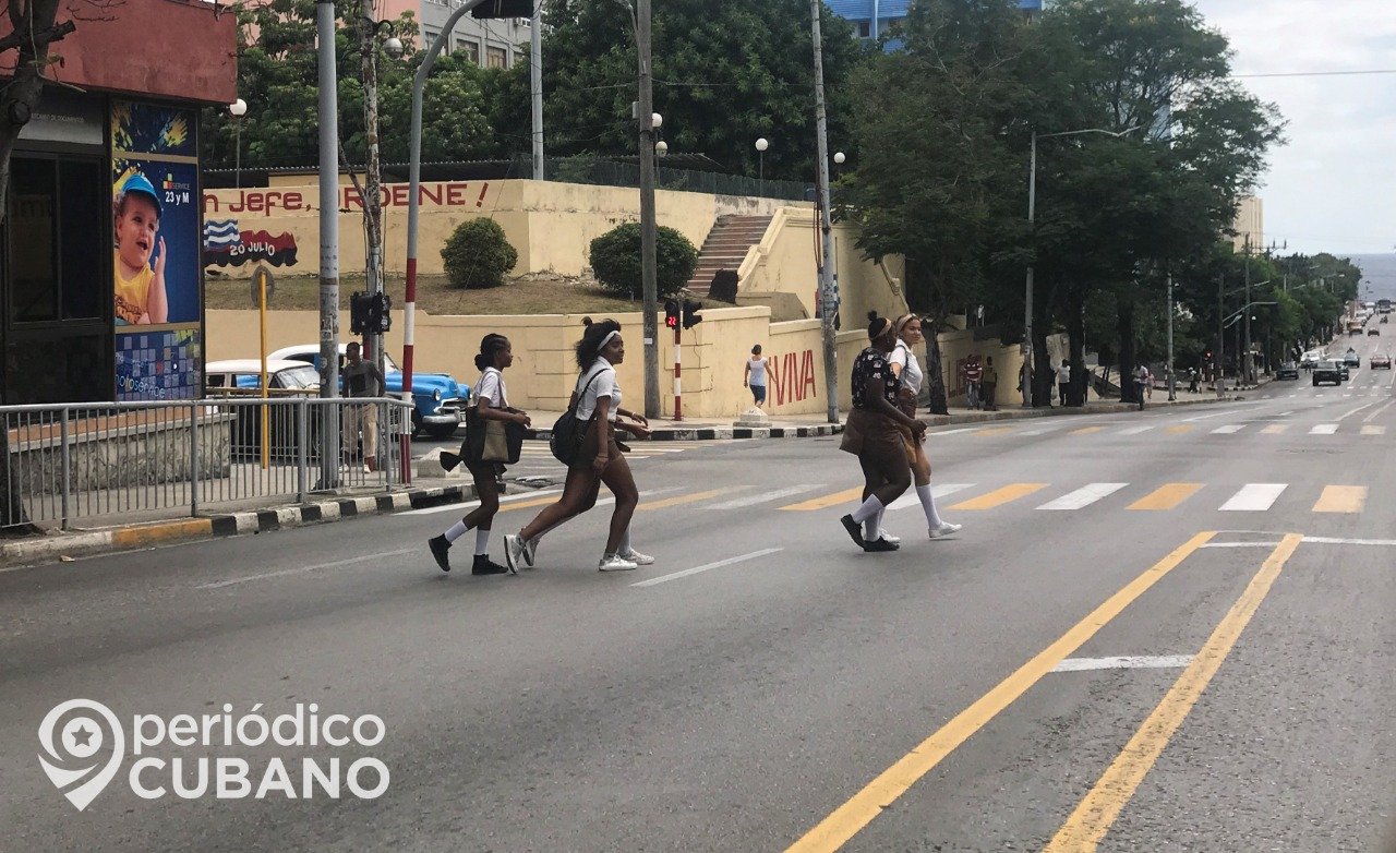 Cuba prohíbe la asistencia a las escuelas de los estudiantes con tos o fiebre por temor al coronavirus