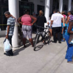 A pesar del coronavirus en Cuba, siguen las colas para comprar productos básicos