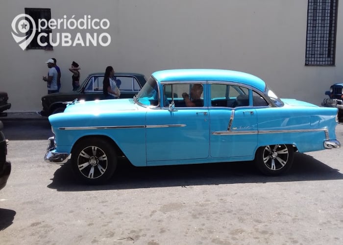 Auto antiguo o "almendrón" en Cuba