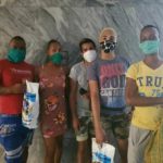 Malú Cano reparte alimentos a personas transgéneros en La Habana en medio del coronavirus (4)