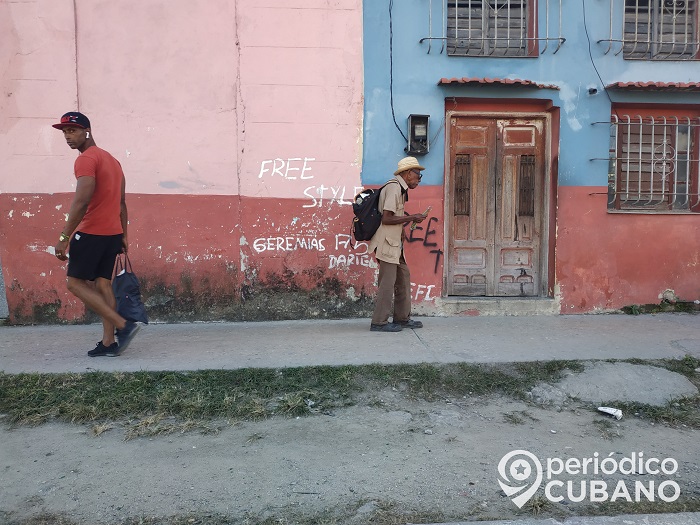 Casas destruidas, paredes escritas en Cuba
