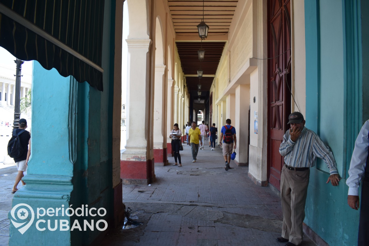 Cubano de 62 años y “Vanguardia Nacional” reclama al gobierno por su salario