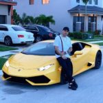 Jacob Forever se compra un Lamborghini en color amarillo