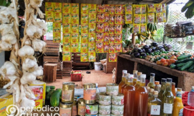 Productos agrícolas en un mercado en Cuba