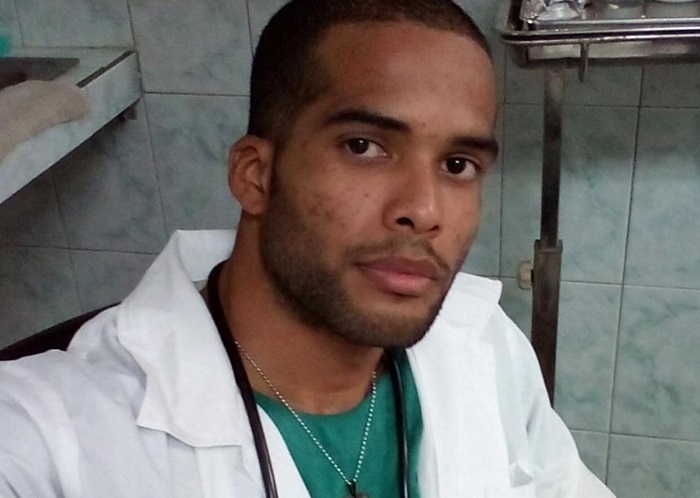 Médico cubano que atiende a migrantes recibirá veredicto sobre asilo en EEUU