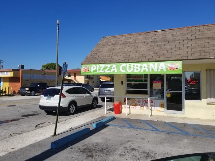 Negocio de pizzas cubanas en Hialeah improvisa “drive thru” ante la crisis sanitaria