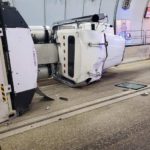 Rastra se vuelca y corta el tránsito en el túnel de Miami