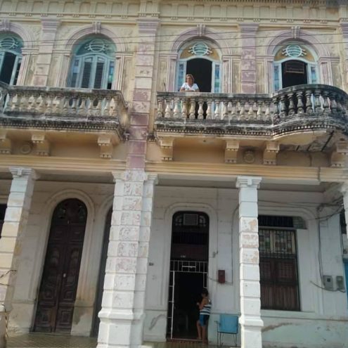 Edificio con escaleras derrumbadas (Antonio Campos-Facebook) (1)