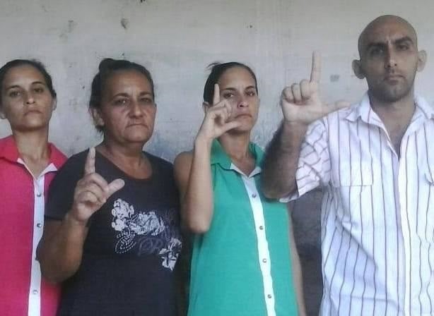 Familia opositora de Holguín es detenida bajo presuntos cargos de “amenaza” y “difamación”