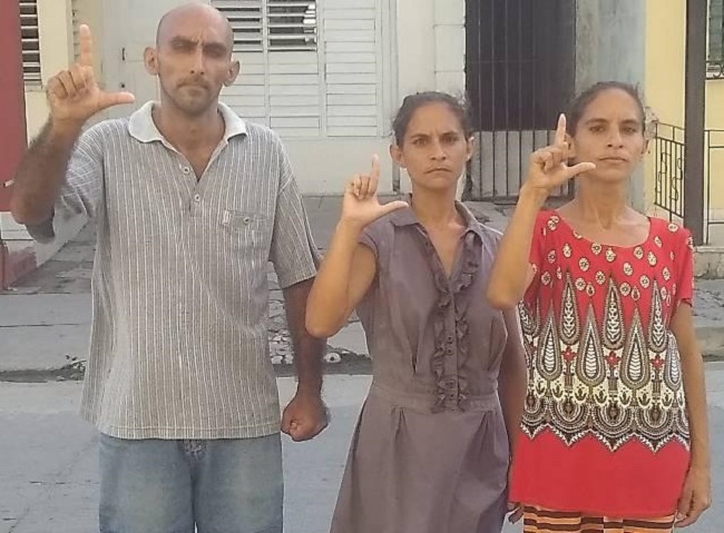 Familia opositora de Holguín liberada tras 24 horas detenida