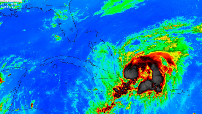 Isaías se convierte en Huracán en su avance hacia la costa este de la Florida