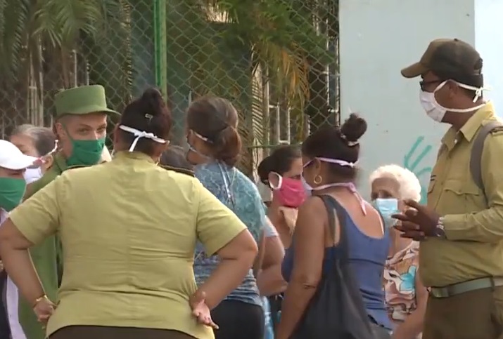 Medios oficiales aseguran que los cubanos son felices sin coleros, pero la escasez continúa