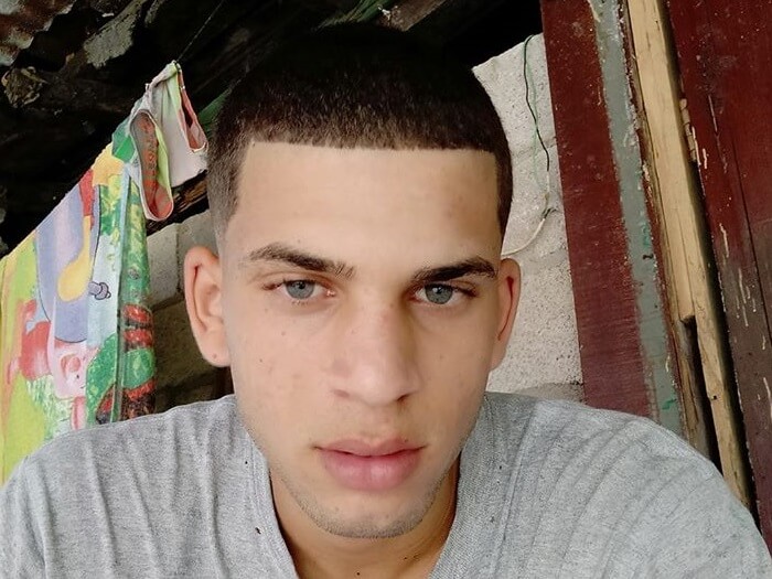 El mejor joven lanzador cubano no va a regresar a la Isla, busca contrato en las Ligas Mayores