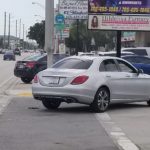 Joven cubano chocó en Hialeah cuando conducía un Mercedes Benz