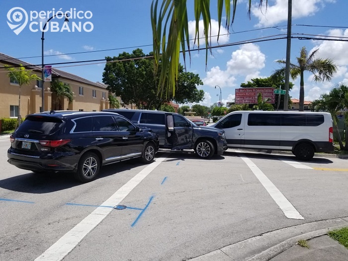 Tres vehículos chocan al mismo tiempo en calles de Hialeah5