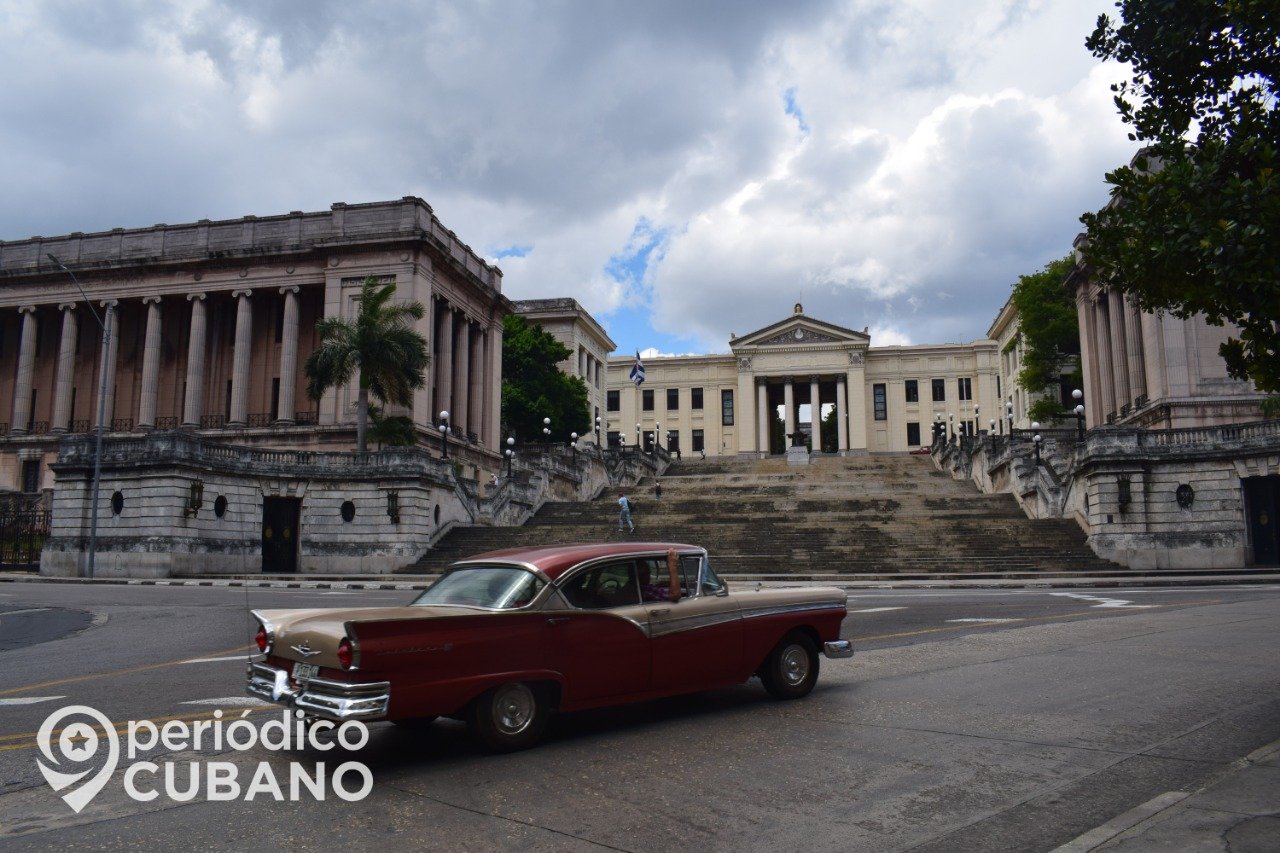 Alumnos universitarios en Cuba no tendrán que aprobar asignaturas básicas durante el primer año