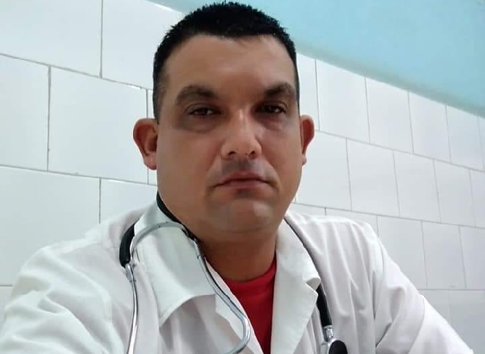 Médico cubano deserta de misión en Caracas y denuncia corrupción de sus superiores