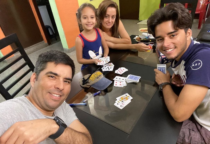 Luis Silva celebra en familia los 17 años de su hijo mayor