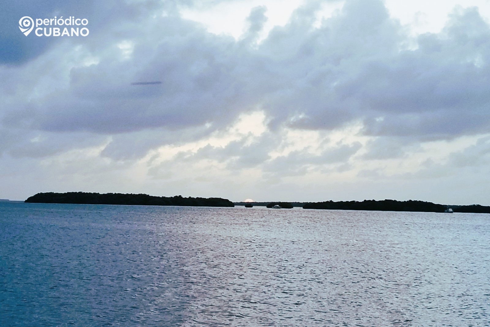 Cubano fotografía un OVNIS en el cielo