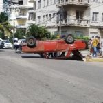 Accidente en La Habana: Automóvil termina con las llantas hacia arriba en el Vedado