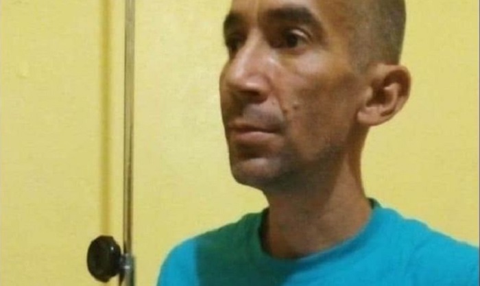 El activista cubano Ramón Arboláez está detenido en un centro migratorio de Arizona