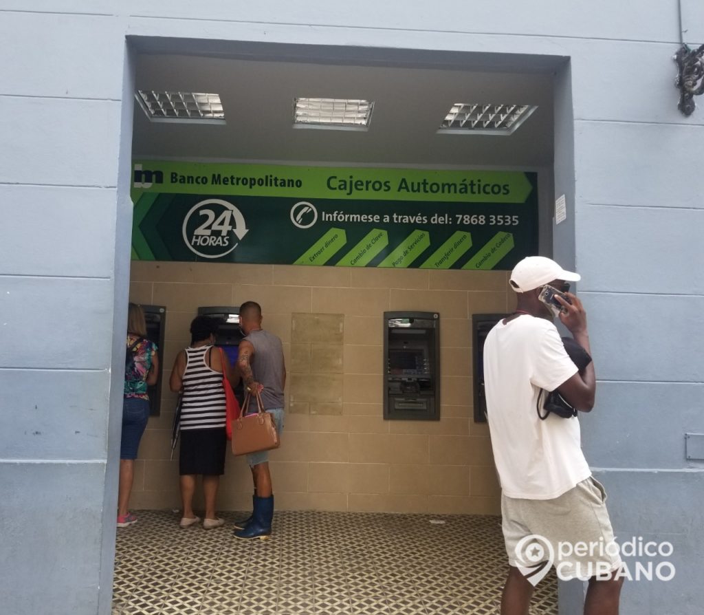 Bancos cubanos ofrecen bonificación por el uso de tarjetas magnéticas