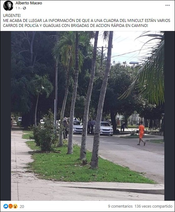 Patrullas y guaguas a la espera de los activistas en el Ministerio de Cultura de Cuba