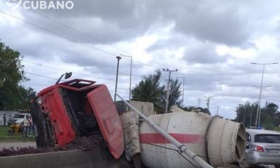 La volcadura de un camión de cemento incrementa la lista de accidentes de tránsito en Cuba durante este año