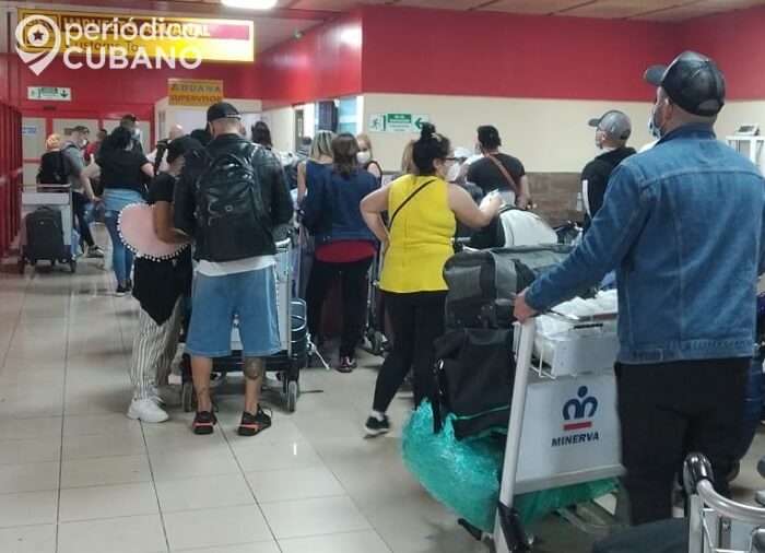 Autoridades culpan a viajeros y aerolíneas del caos que existe en el Aeropuerto de La Habana