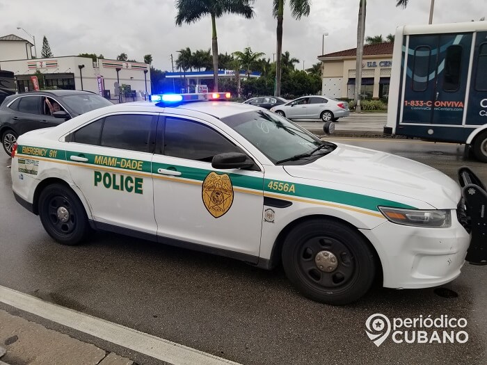 Un hombre muerto y otro herido tras un tiroteo en un estacionamiento de Miami-Dade