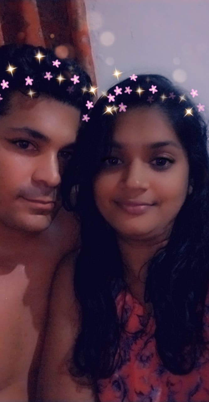 Yoel Rodríguez Barrientos y su pareja Tara Krishnaran