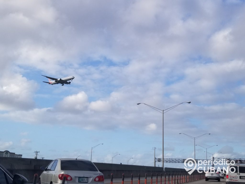 Aerolíneas mundiales implementan pasaporte sanitario para controlar a los viajeros