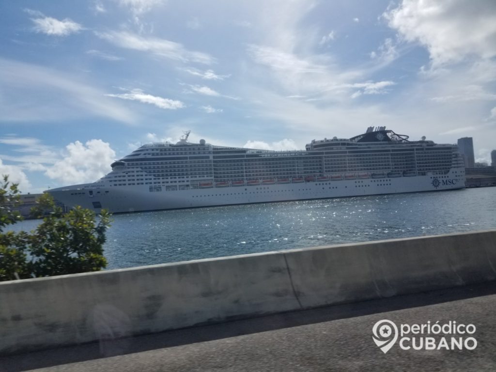 Barco de la Compañía de Cruceros MSC