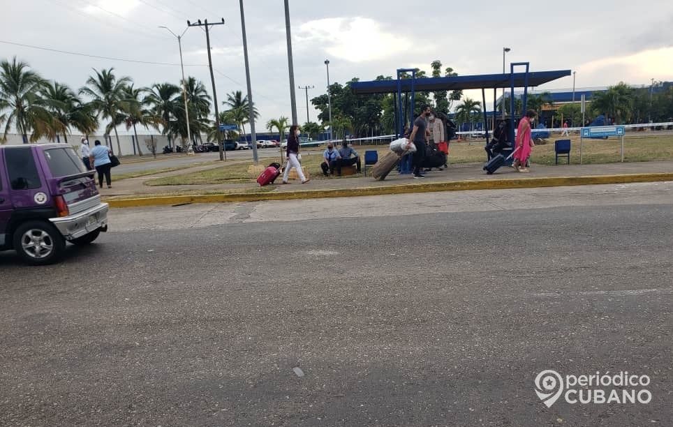 Prohíben entrada de vehículos privados al Aeropuerto Internacional de La Habana
