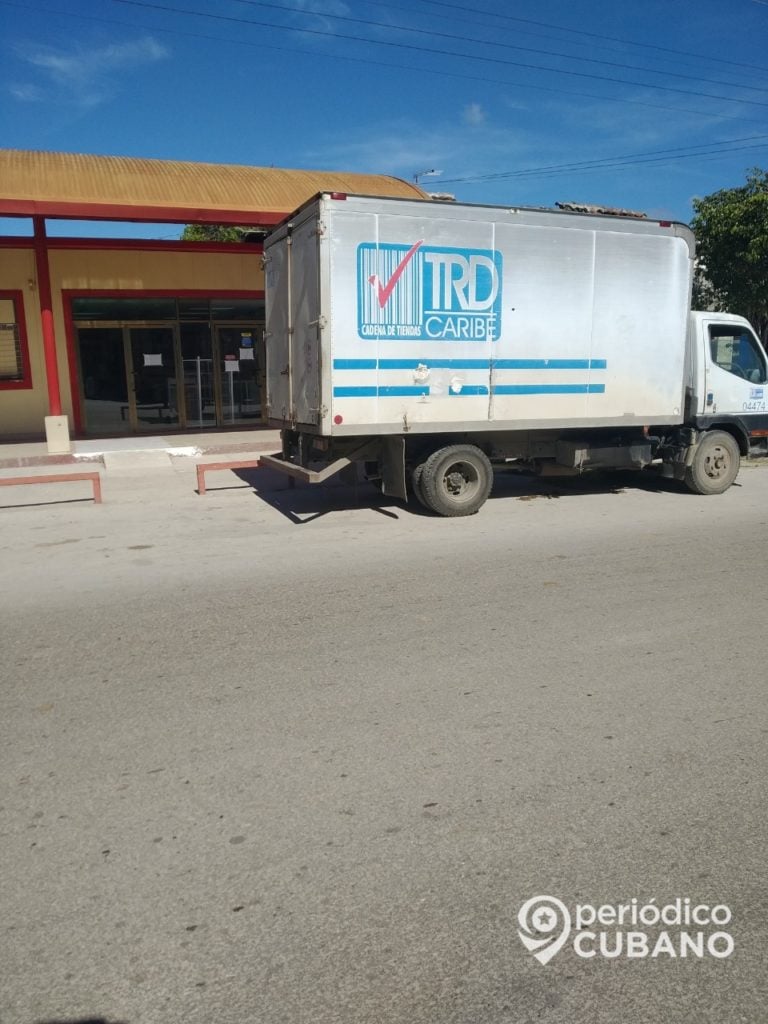 Cuba instala organizadores de colas electrónicos en tiendas en MLC