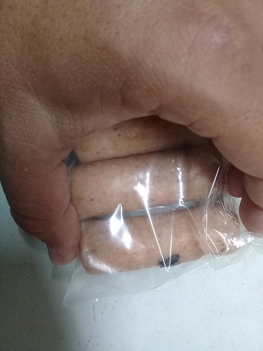 Me dieron proteína extra cubano compra un paquete de croquetas con mosca incluida