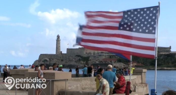 Bandera americana con fondo del Morro