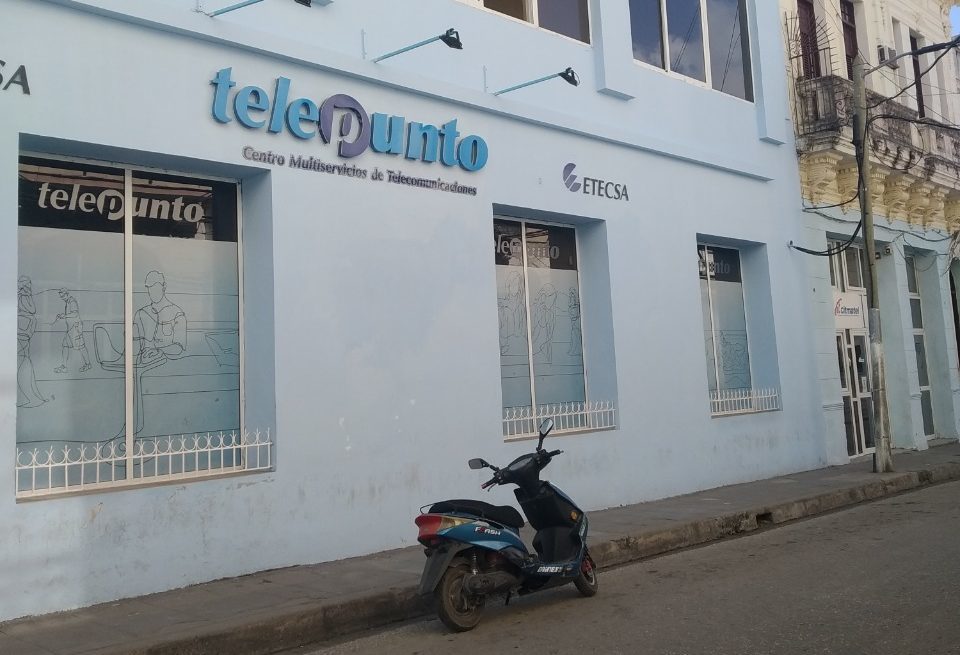 ETECSA se vanagloria de contar con una línea celular por cada 2 habitantes en Las Tunas