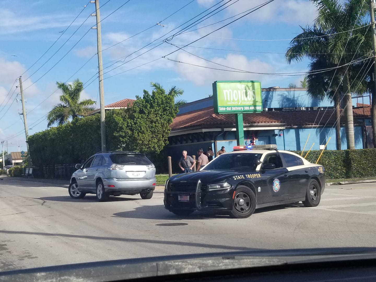 La policía de Miami se personó en el lugar para investigar la causa de los hechos