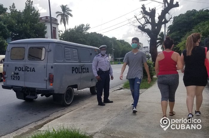 PNR decomisa 20.000 CUP en mercancía y papeles a la activista Dairis Ravelo