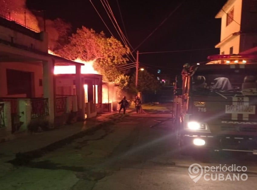 Una casa fue devorada por un incendio ante la demora de los bomberos