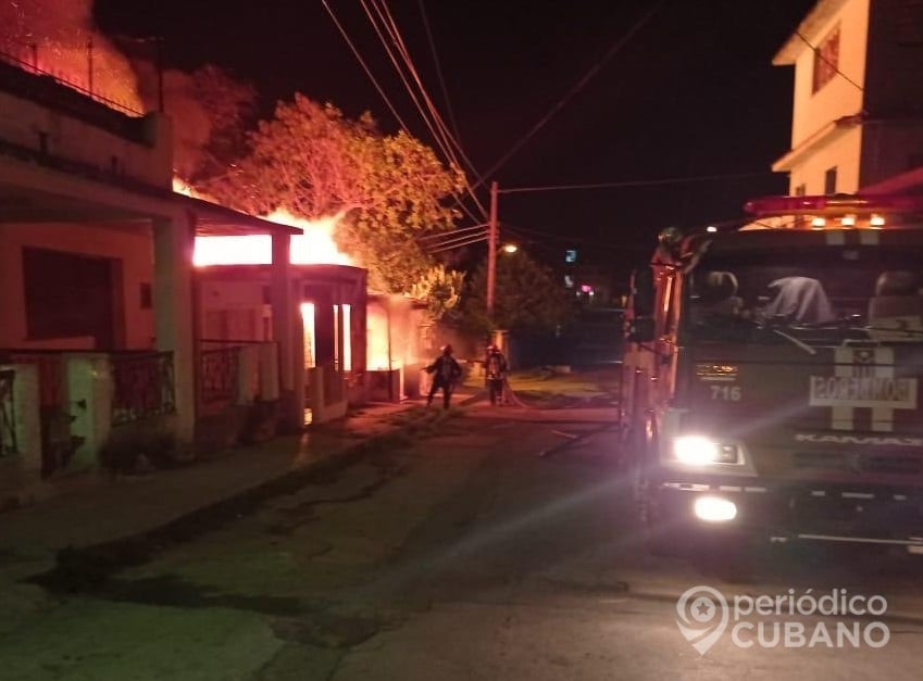  Una casa fue devorada por un incendio ante la demora de los bomberos