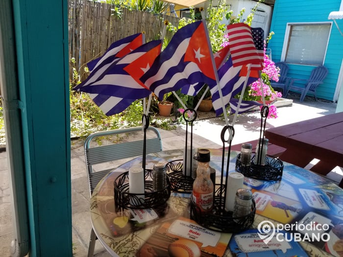 bandera cubana en restaurante de los cayos (5)