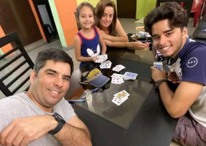 Humorista cubano Luis Silva festeja los 10 años de su hija con un juego familiar
